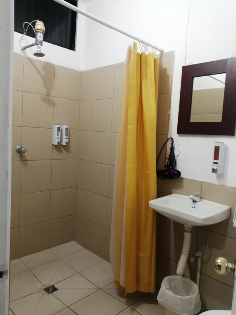 Global Airport Inn Free Shuttle Guatemala City Room photo